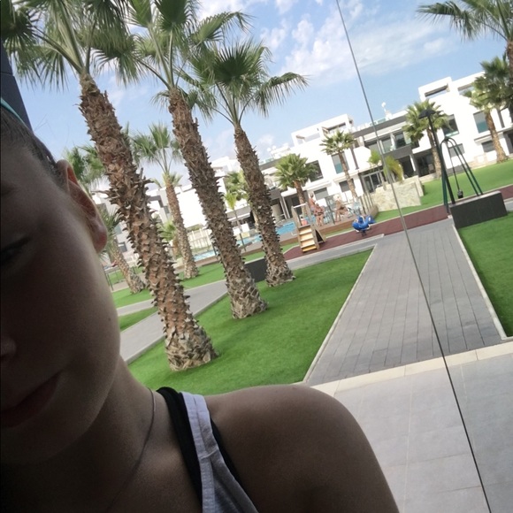 Meet your Posher, Nadia sol - Picture 1 of 1